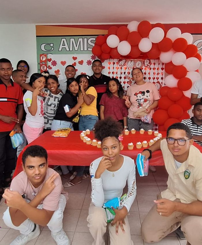 Celebramos el Amor y la Amistad en Niños de Papel