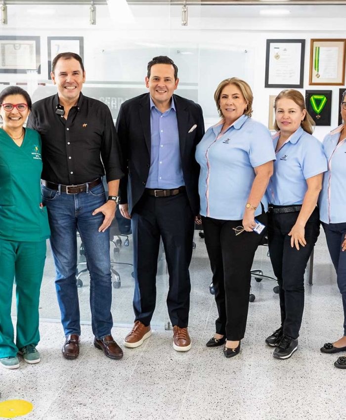 Con gran orgullo recibimos la visita del Ministerio de Educación Nacional, quienes llegaron a nuestras
instalaciones en la regional de Bucaramanga, para conocer de cerca nuestros espacios, procesos de
atención y modelo de intervención.